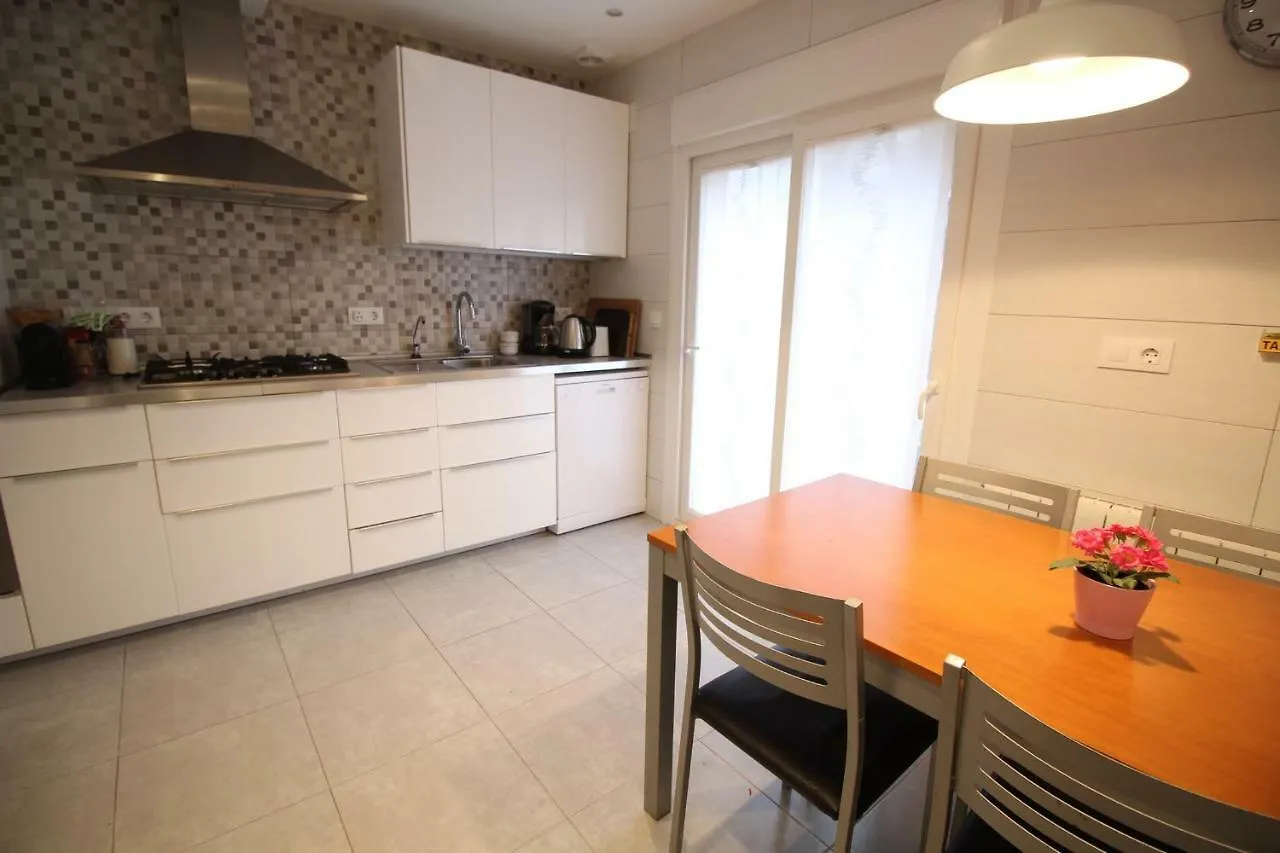 Holiday Home Passeig De Can Sole 卡斯特尔德费尔斯