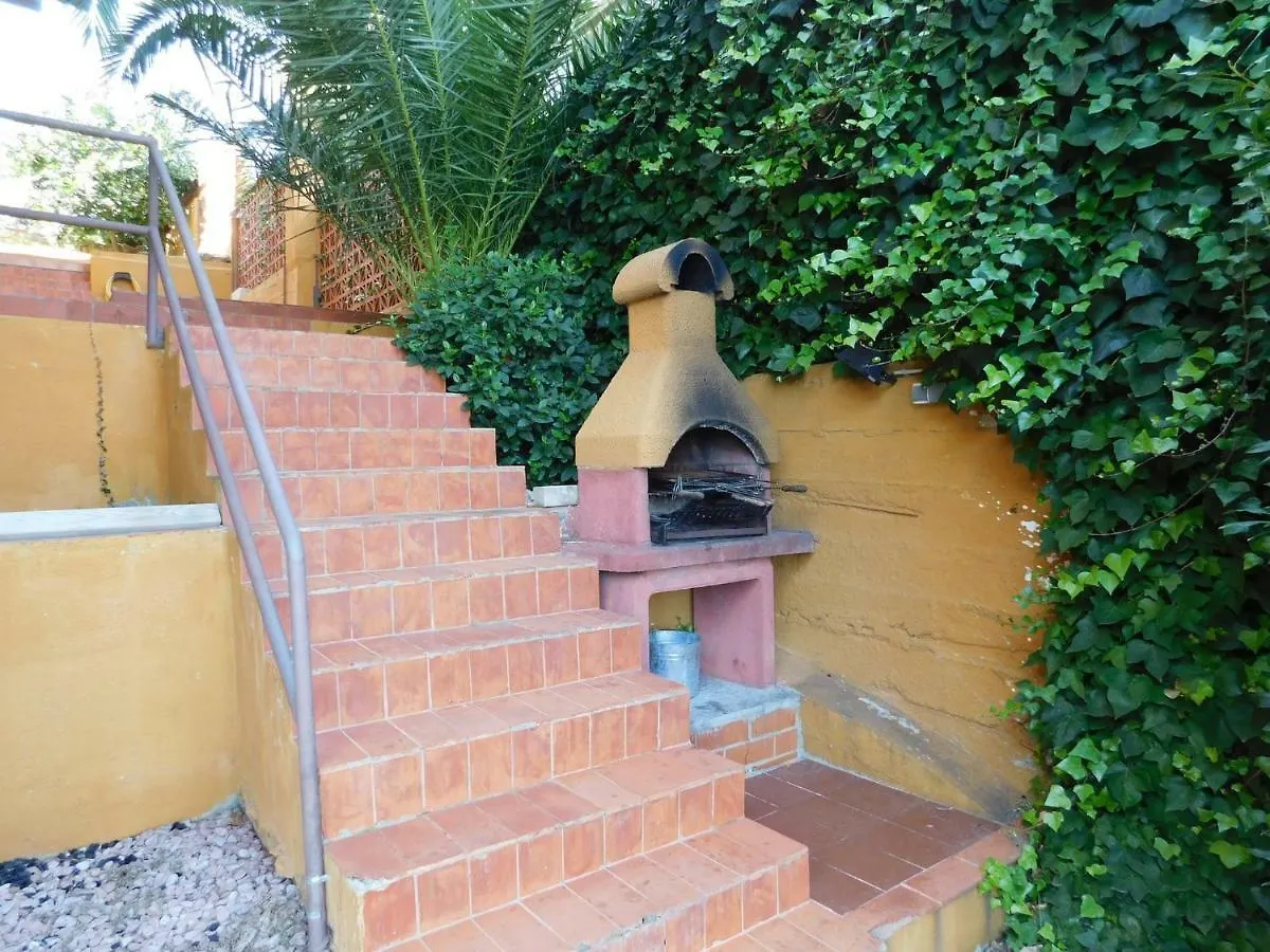 Holiday Home Passeig De Can Sole 卡斯特尔德费尔斯