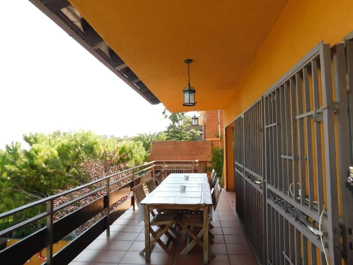 Holiday Home Passeig De Can Sole 卡斯特尔德费尔斯