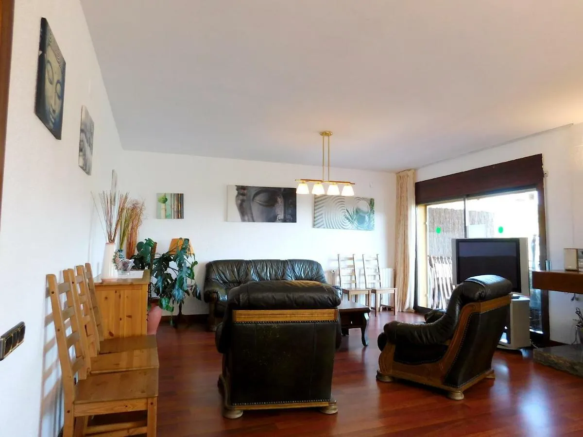 Holiday Home Passeig De Can Sole 卡斯特尔德费尔斯